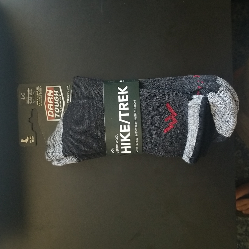 NWT Darn Tough Men's Large Hike/Trek Socks